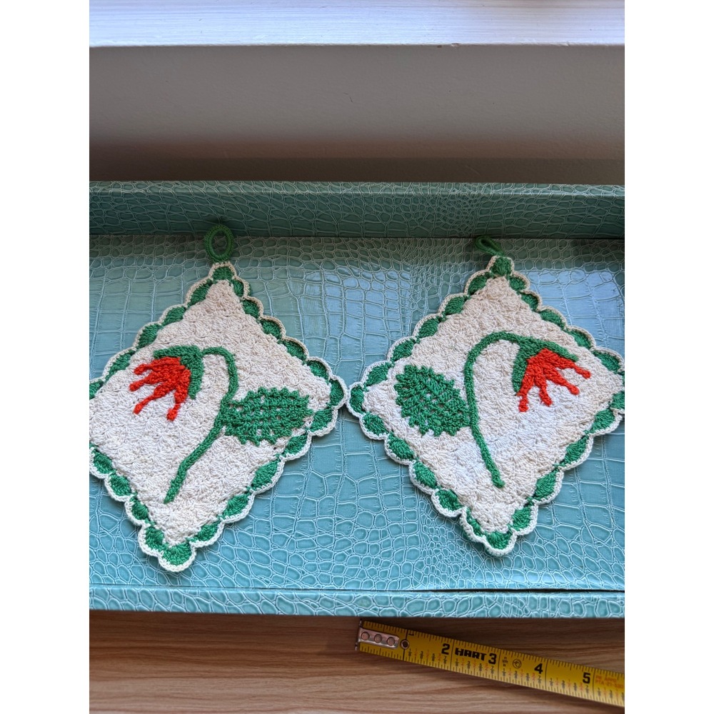 Vintage Handmade Crochet Potholders Set of 2 Red Green Floral Scalloped‎ Square